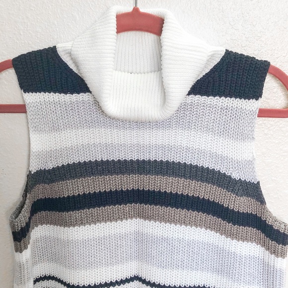 Like new! Abercrombie Striped Knit Sweater Tank - Size Small - Picture 7 of 9